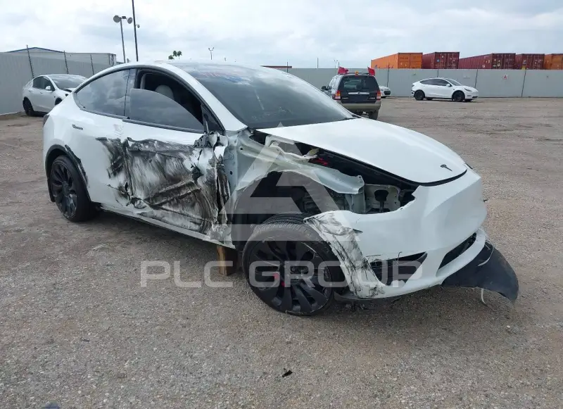 2023 Tesla Model Y фото