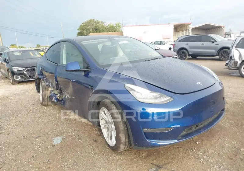 2023 Tesla Model Y фото