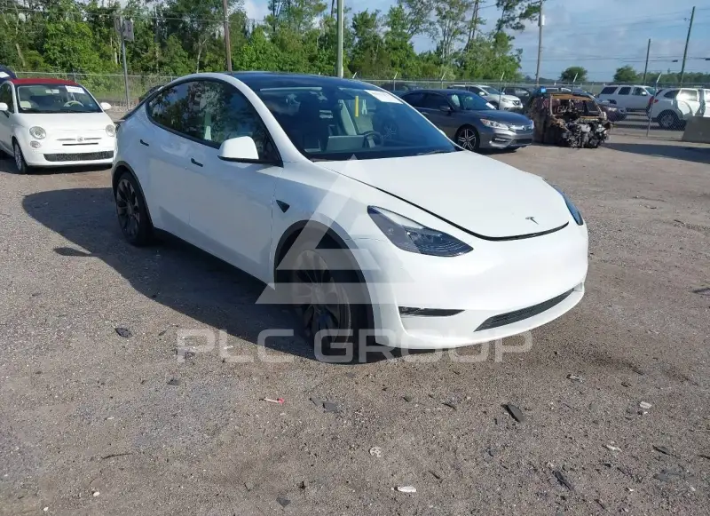 2023 Tesla Model Y фото