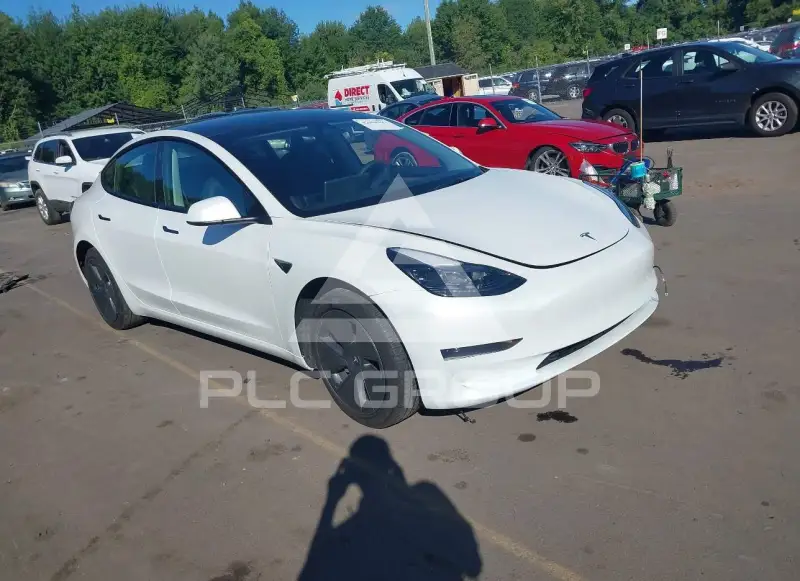 2023 Tesla Model 3 фото