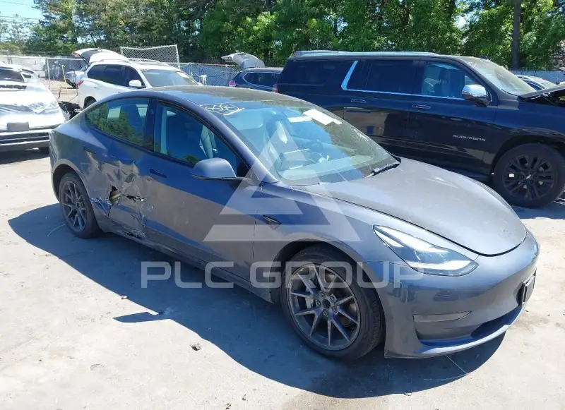 2023 Tesla Model 3 фото