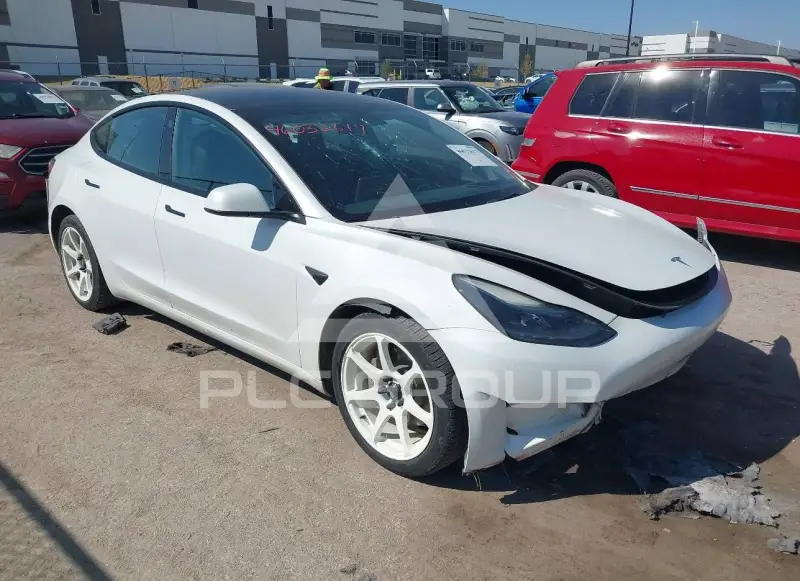 2023 Tesla Model 3 фото