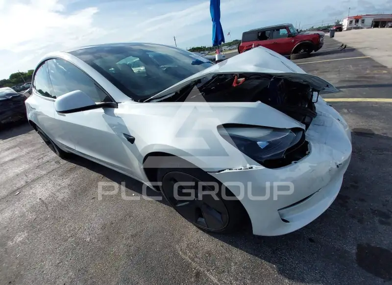 2023 Tesla Model 3 фото