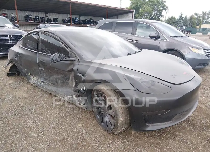 2023 Tesla Model 3 фото