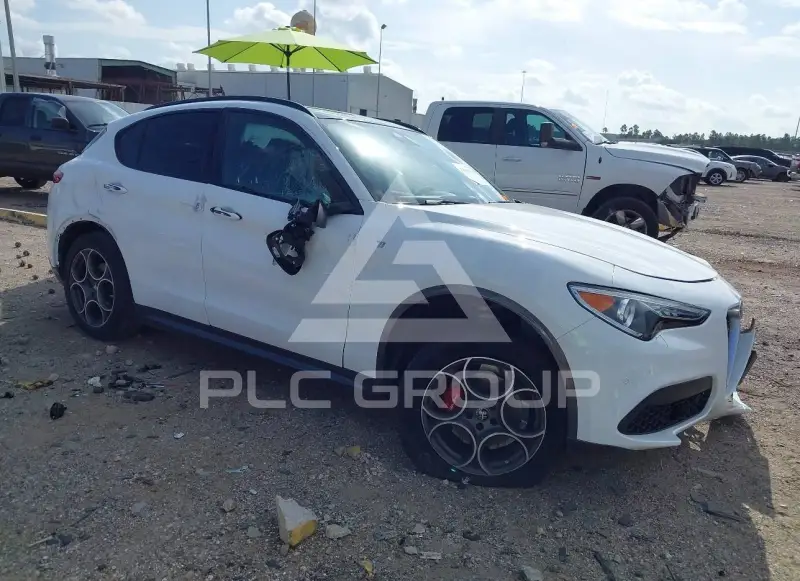 2023 Alfa Romeo Stelvio photo