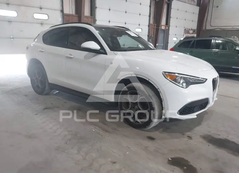 2023 Alfa Romeo Stelvio фото