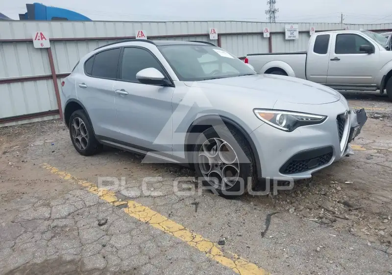 2023 Alfa Romeo Stelvio photo