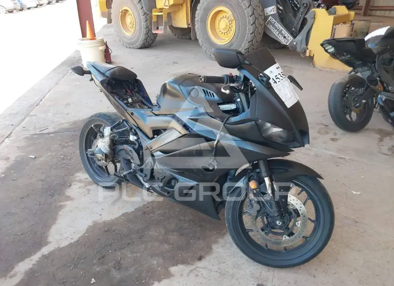 2023 Yamaha YZFR3 фото