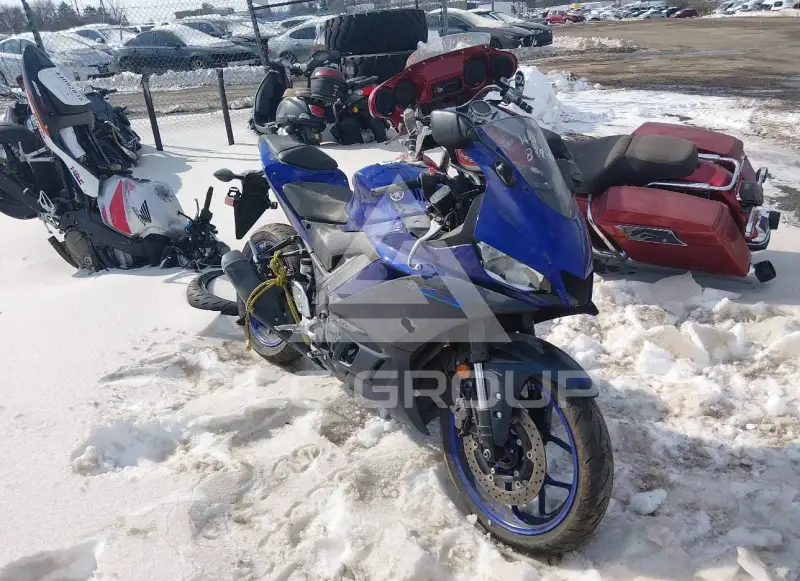 2023 Yamaha YZFR3 фото