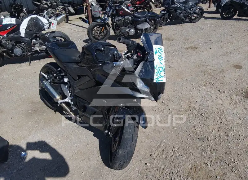 2023 Yamaha YZFR3 фото