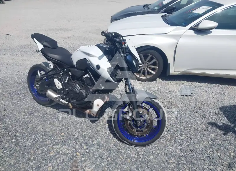 2023 Yamaha MT07 фото