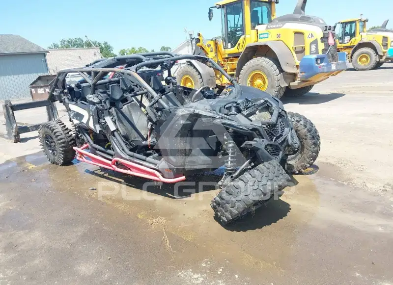 2023 Can-AM MAVERICK photo