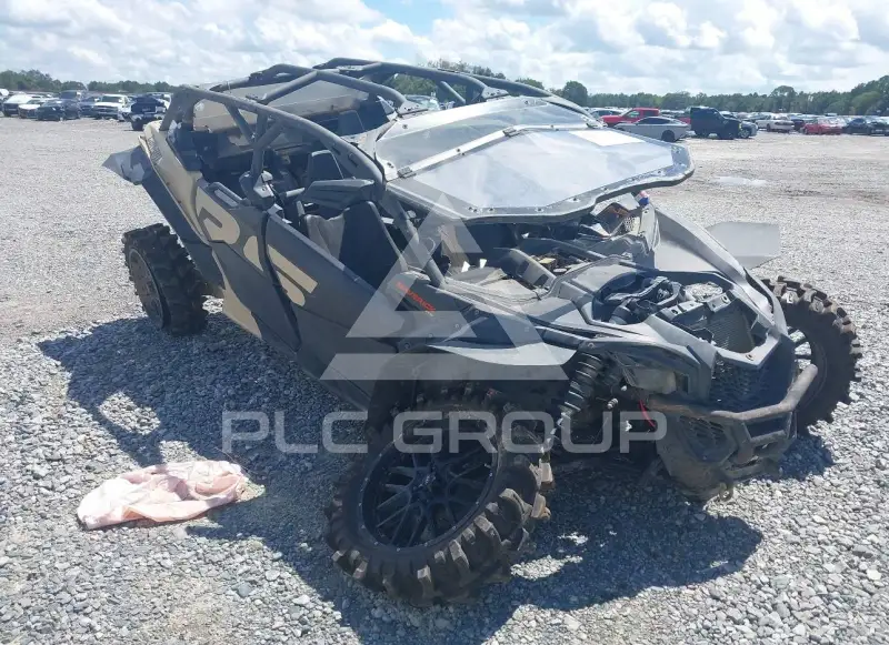 2023 Can-AM MAVERICK photo