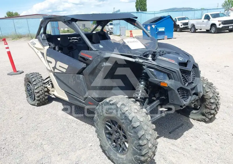 2023 Can-AM MAVERICK photo