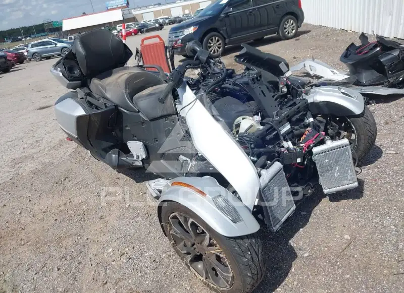 2023 Can-AM SPYDER photo
