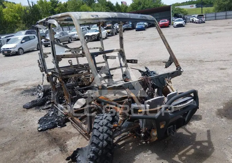 2023 Can-AM DEFENDER photo