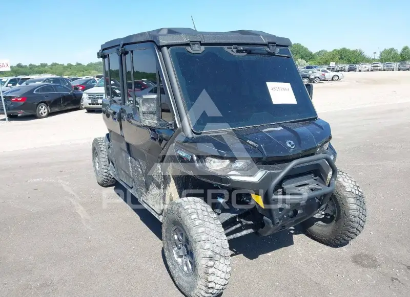 2023 Can-AM DEFENDER photo