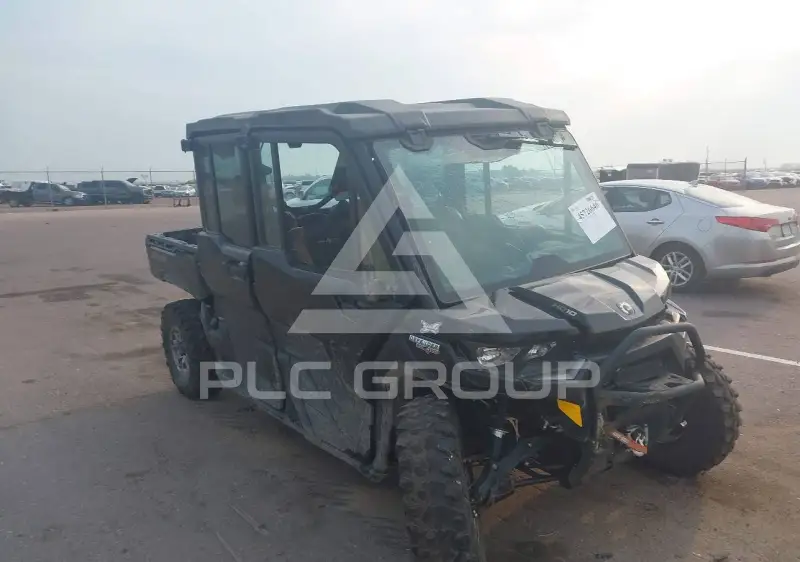 2023 Can-AM DEFENDER photo
