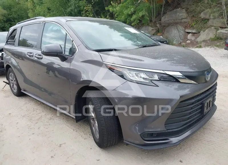 2023 Toyota SIENNA фото
