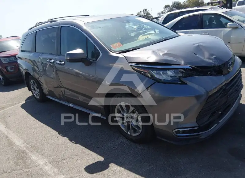 2023 Toyota SIENNA фото