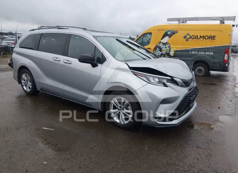 2023 Toyota SIENNA photo