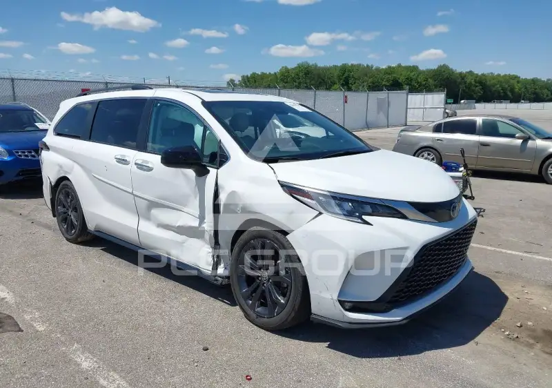 2023 Toyota SIENNA photo