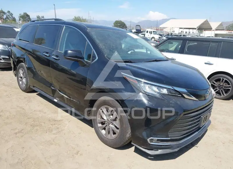 2023 Toyota SIENNA фото