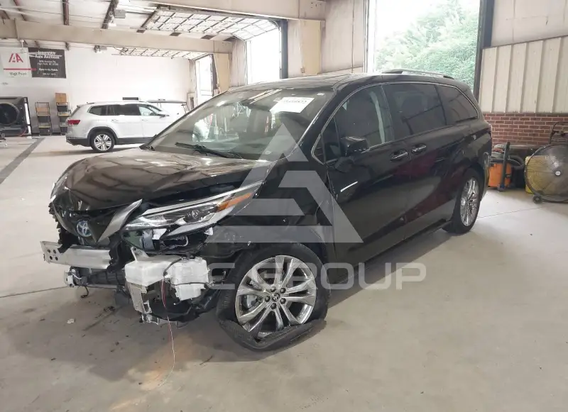 2023 Toyota SIENNA фото