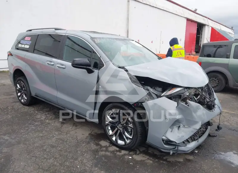2023 Toyota SIENNA photo