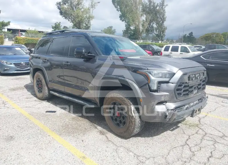 2023 Toyota SEQUOIA фото