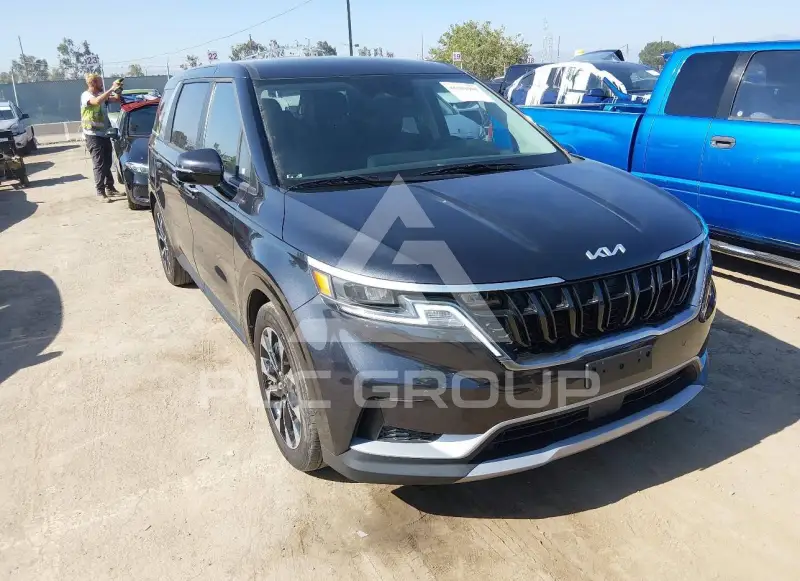 2023 KIA Carnival photo
