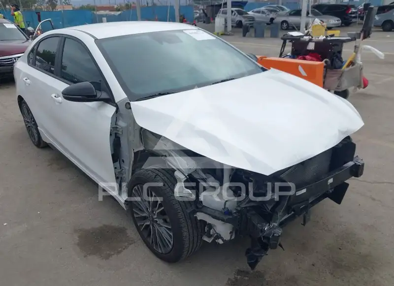 2023 KIA Forte фото