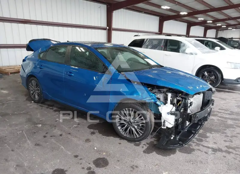 2023 KIA Forte фото