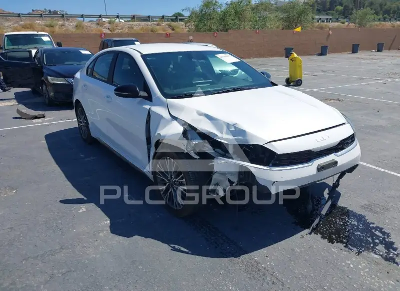 2023 KIA Forte фото