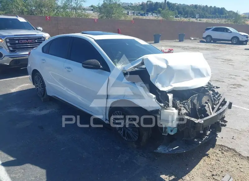 2023 KIA Forte фото