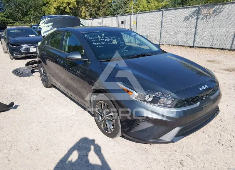 2023 KIA Forte фото