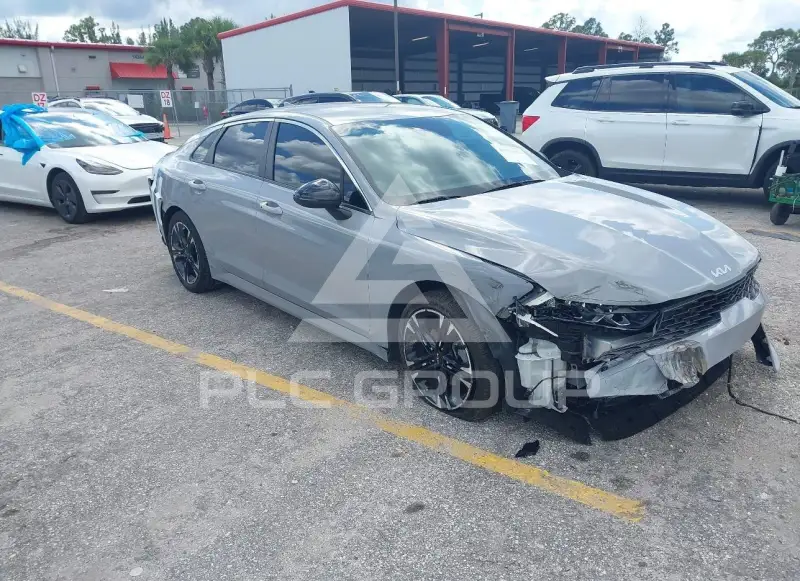 2023 KIA K5 photo