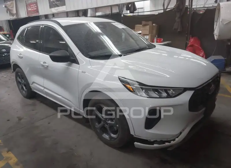 2023 Ford ESCAPE photo