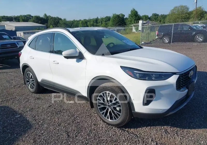 2023 Ford ESCAPE photo