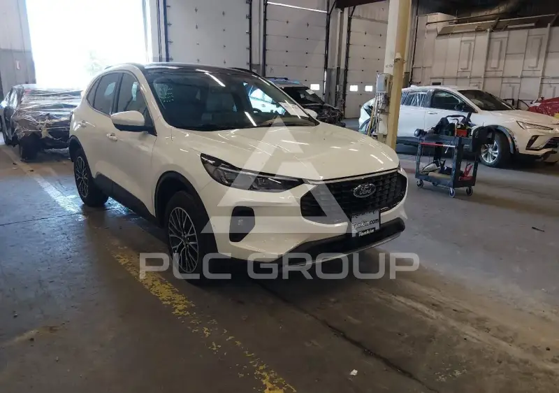 2023 Ford ESCAPE фото
