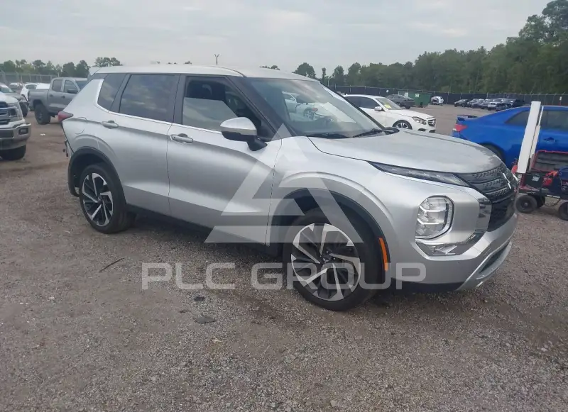 2024 Mitsubishi OUTLANDER photo