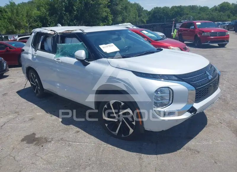 2024 Mitsubishi OUTLANDER photo