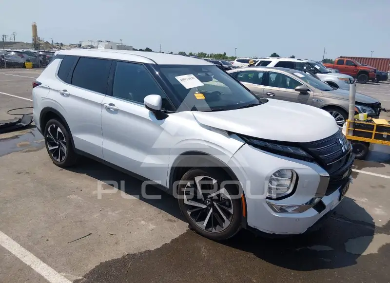2024 Mitsubishi OUTLANDER photo