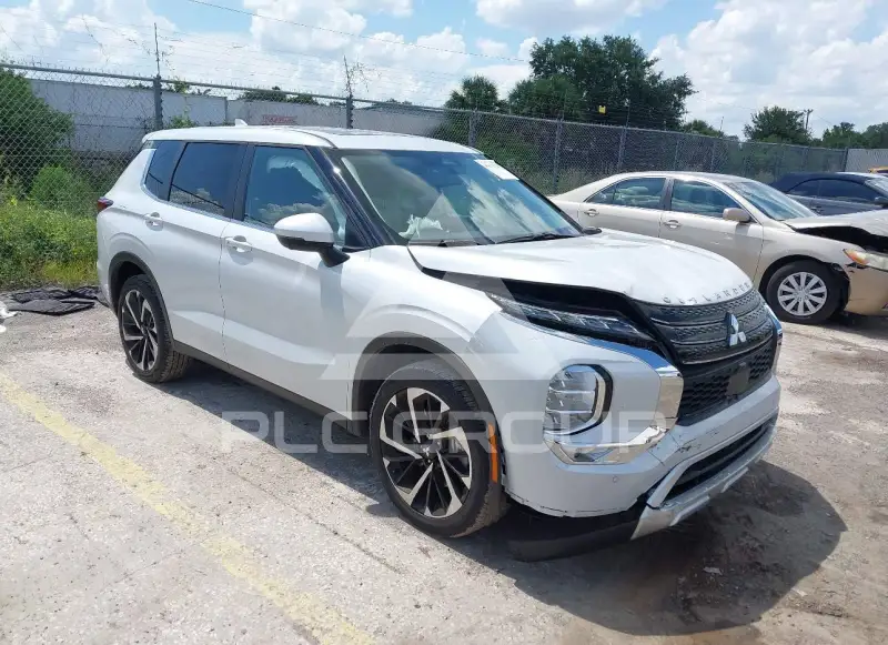 2024 Mitsubishi OUTLANDER photo