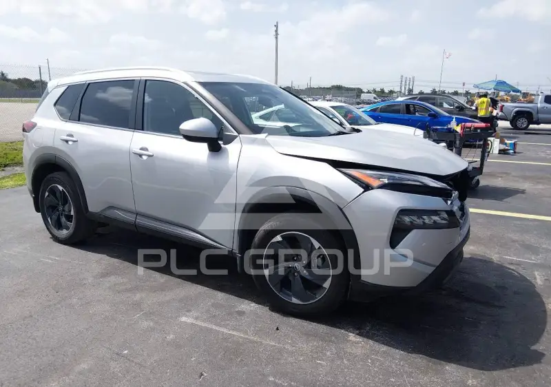 2024 Nissan ROGUE photo