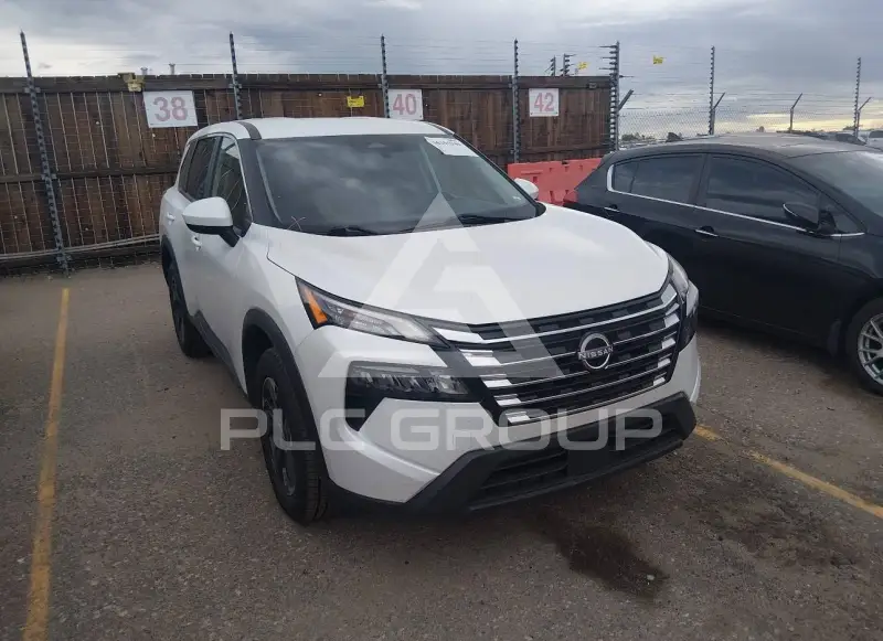 2024 Nissan ROGUE photo