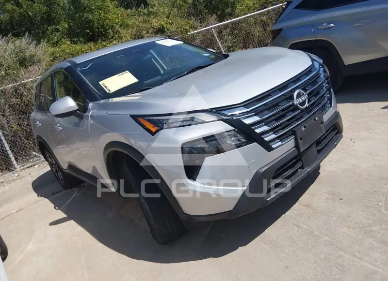 2024 Nissan ROGUE photo