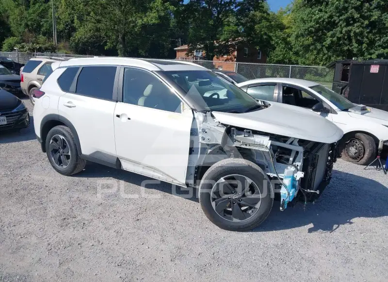 2024 Nissan ROGUE photo