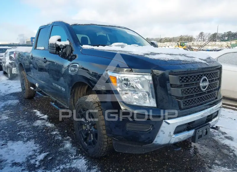 2024 Nissan TITAN photo