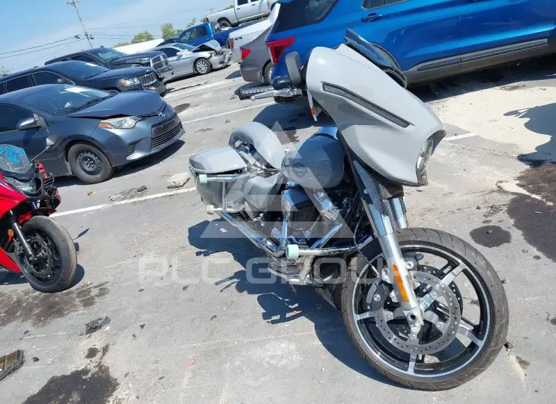 2024 Harley-Davidson FLHX photo